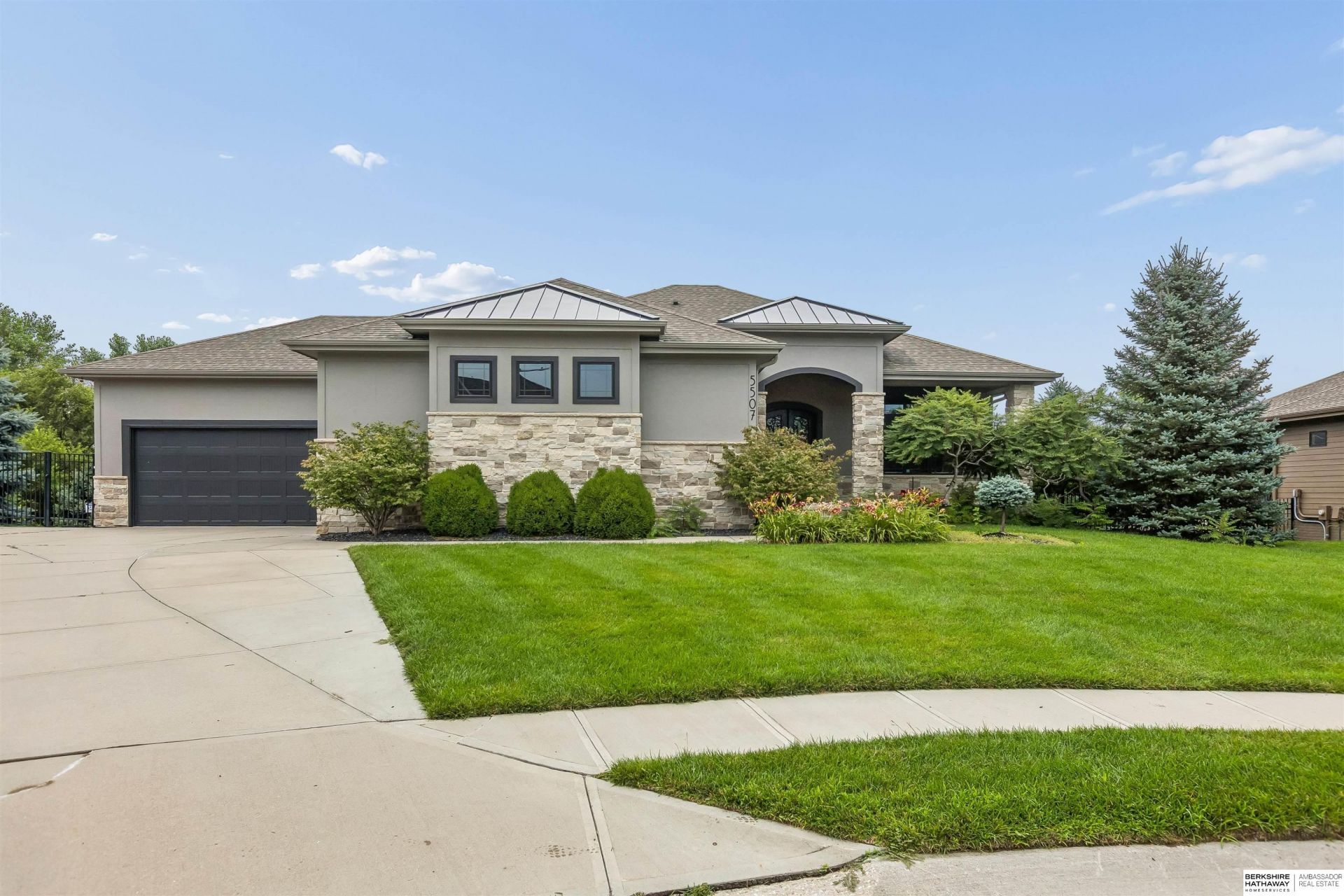 5507 S 208 Circle, Elkhorn, NE 68022 Main Photo