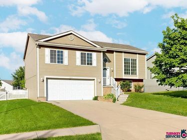 1913 Southview Drive , Papillion, NE 68046
