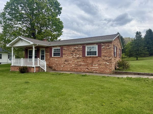 363 Pleasant Valley Rd, White Sulphur Springs, WV 24986
