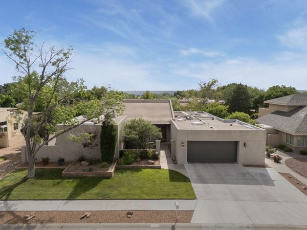 6013 Papaya Place NE, Albuquerque, NM 87111