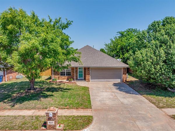 527 E Linden Lane, Mustang, OK 73064