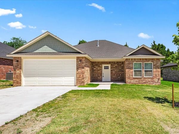 217 E Abbot Lane, Mustang, OK 73064