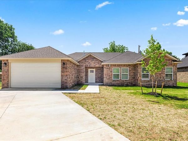 232 E Abbot Lane, Mustang, OK 73064