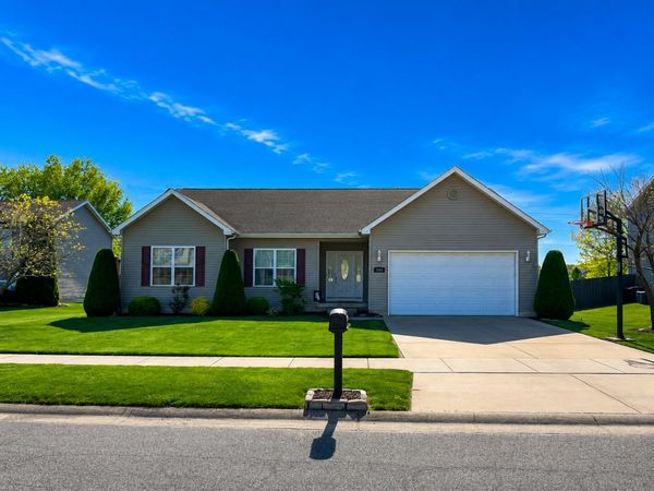 1044 Metz Court , Hobart, IN 46342