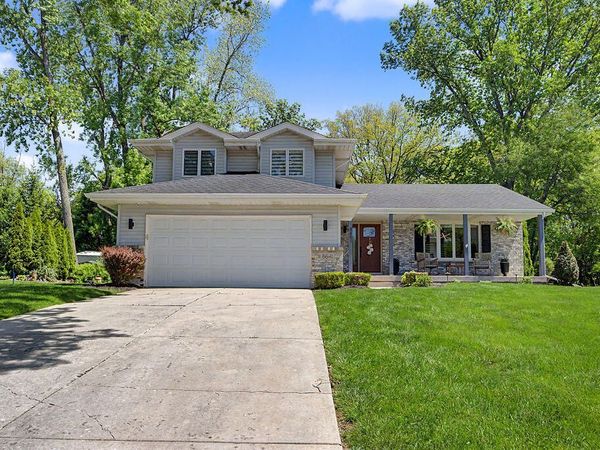 8641 Fairway Drive , St. John, IN 46373