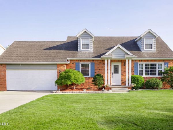 6727 Sue Lane, Maumee, OH 43537