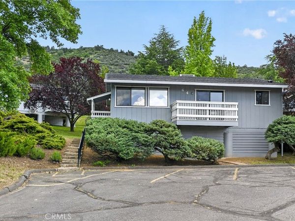 801 Sierra Vista Way Apt 44, Yreka, CA 96097