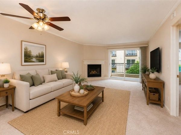 5540 Owensmouth Avenue, Unit 205, Woodland Hills, CA 91367