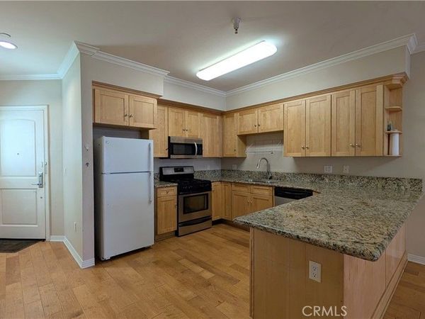 214 S Alexandria Avenue, Unit 102, Los Angeles, CA 90004