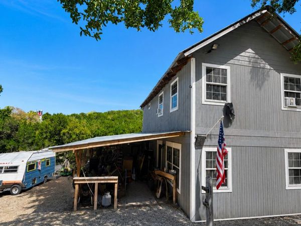 606 32ND ST E, Lakehills, TX 78063