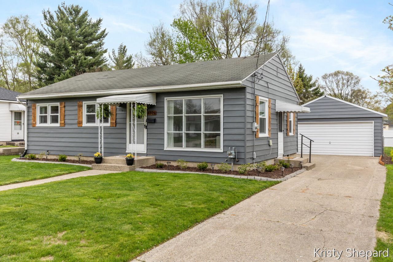 4326 Michael Avenue Sw, Wyoming, MI 49509 Main Photo