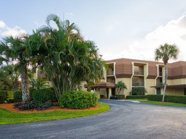 5188 Woodland Lakes Drive, Unit 335, Palm Beach Gardens, FL 33418