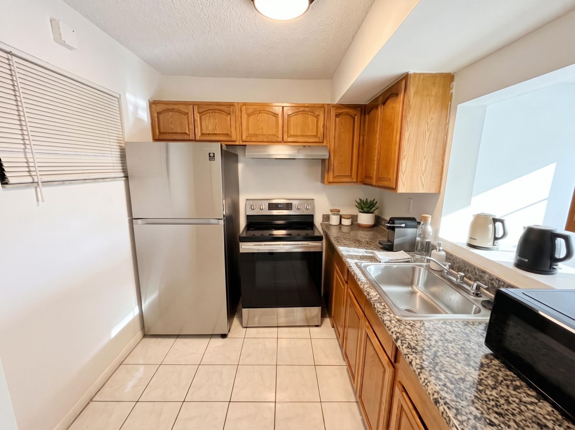 3700 NW 21st Street, Unit 203, Lauderdale Lakes, FL 33311 Photo