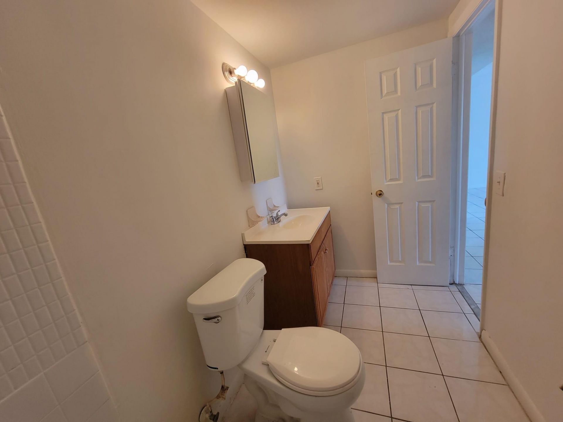 3700 NW 21st Street, Unit 203, Lauderdale Lakes, FL 33311 Photo