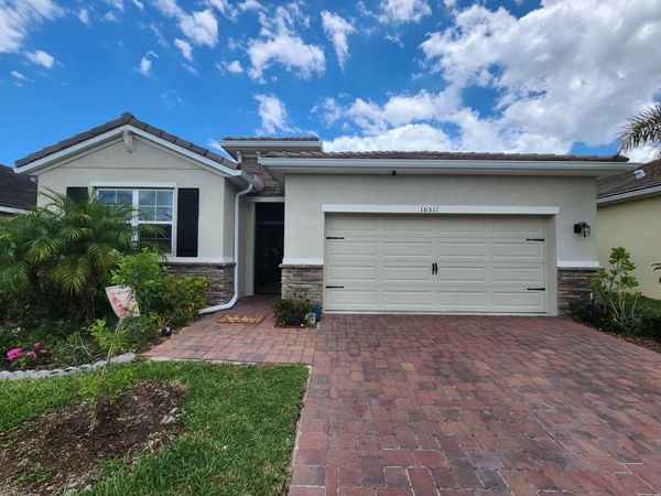 10511 SW Toren Way, Port St. Lucie, FL 34987