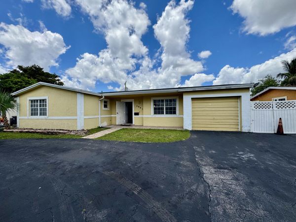 3941 NW 36th Terrace, Lauderdale Lakes, FL 33309