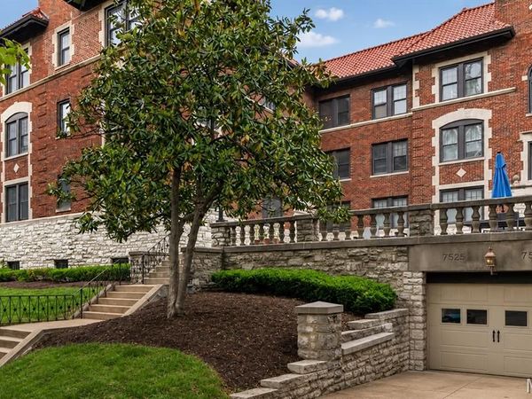 7525 Buckingham Drive, Unit 1N, St Louis, MO 63105