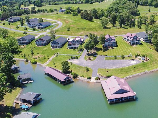 50 Sapphire LN, Moneta, VA 24121