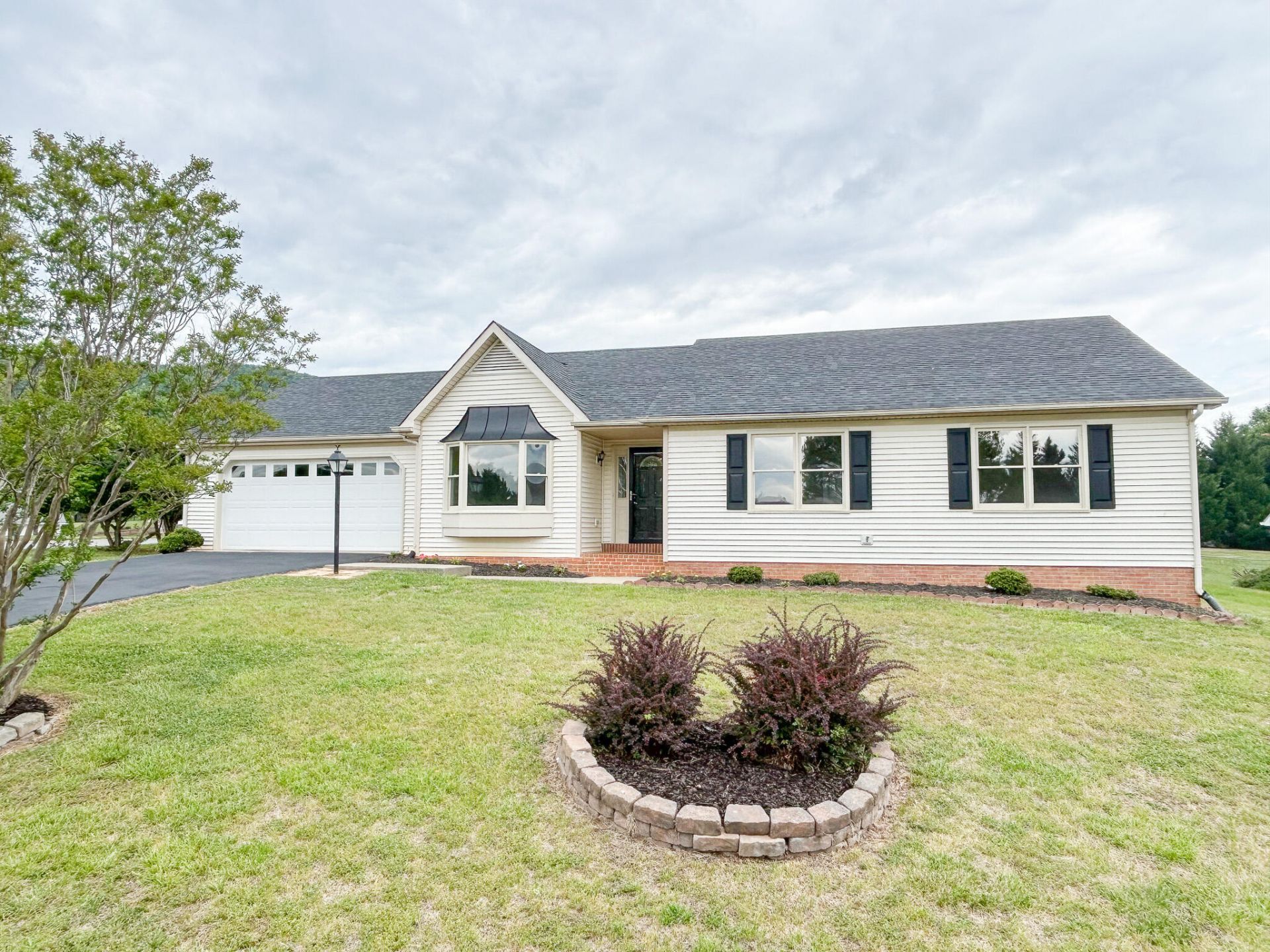 5571 Cider Mill Ct, Roanoke, VA 24012 Main Photo