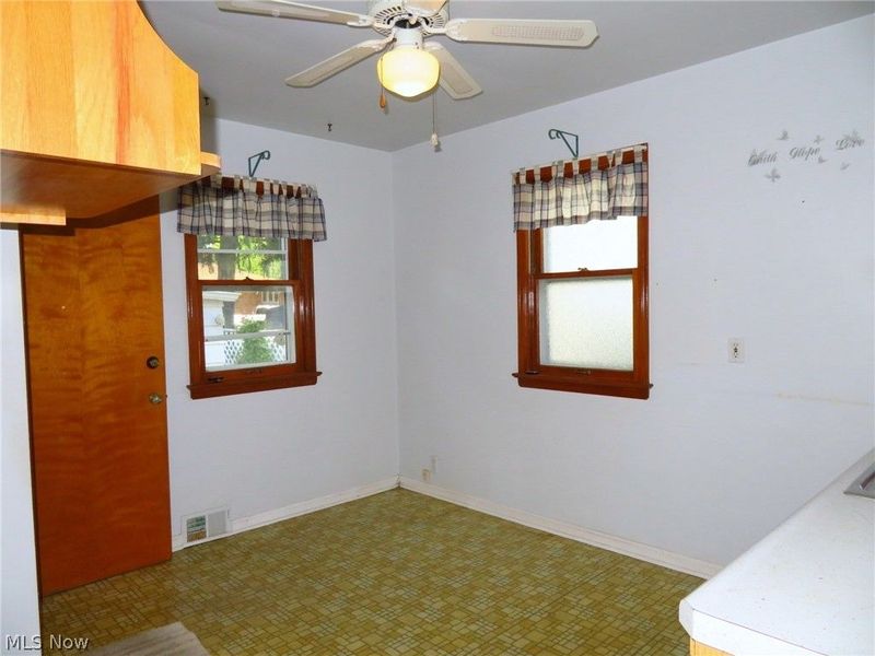 14332 Birchwood Avenue, Cleveland, OH 44111 Photo 10