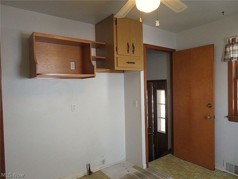14332 Birchwood Avenue, Cleveland, OH 44111 Photo 11