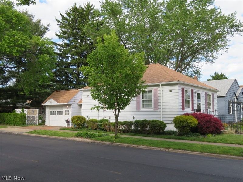 14332 Birchwood Avenue, Cleveland, OH 44111 Photo 2