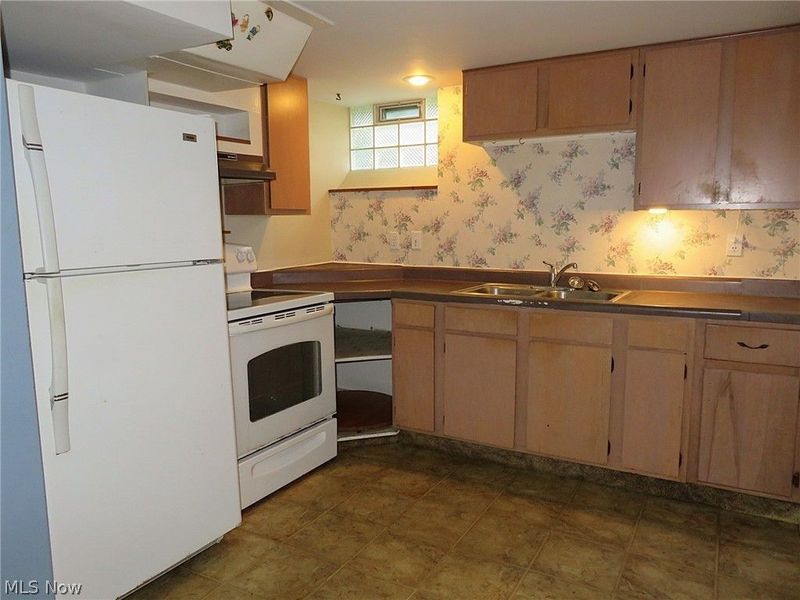 14332 Birchwood Avenue, Cleveland, OH 44111 Photo 21