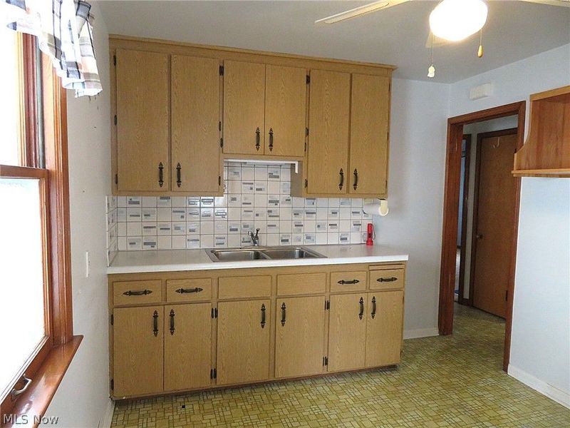 14332 Birchwood Avenue, Cleveland, OH 44111 Photo 9