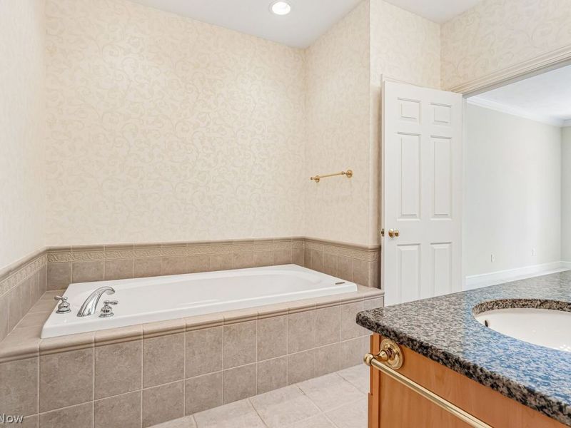 16905 Knolls Way, Chagrin Falls, OH 44023 Photo 19