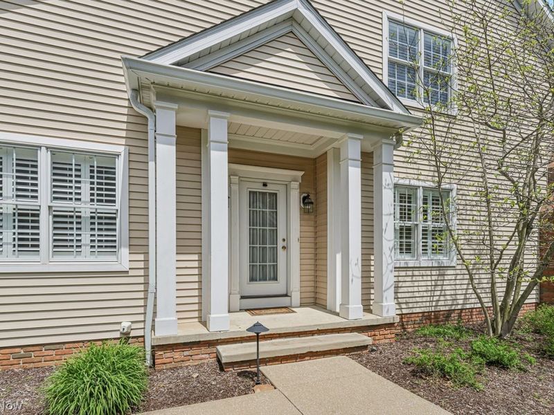 16905 Knolls Way, Chagrin Falls, OH 44023 Photo 2