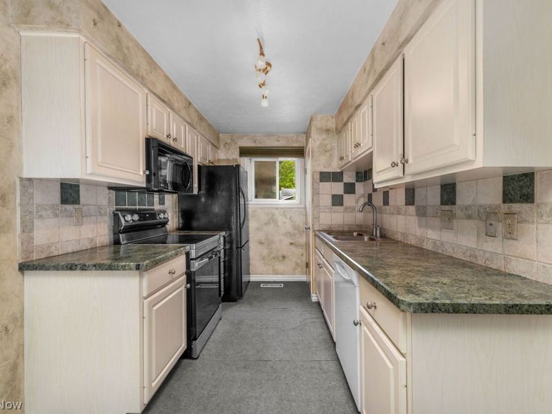 16825 Walnut Creek Drive, Strongsville, OH 44149 Photo 11