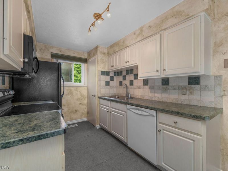 16825 Walnut Creek Drive, Strongsville, OH 44149 Photo 12