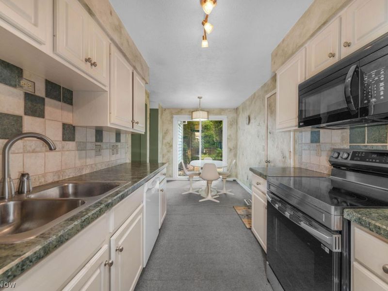 16825 Walnut Creek Drive, Strongsville, OH 44149 Photo 13