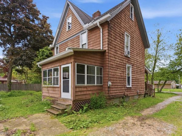 1478 W Market Street , Akron, OH 44313