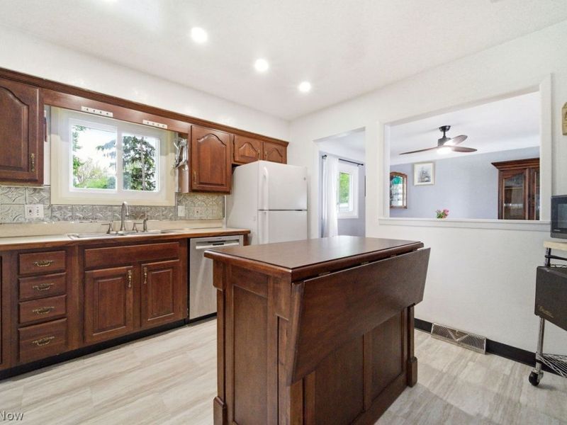6620 Vallevista Drive , Mayfield Heights, OH 44124 Photo 7