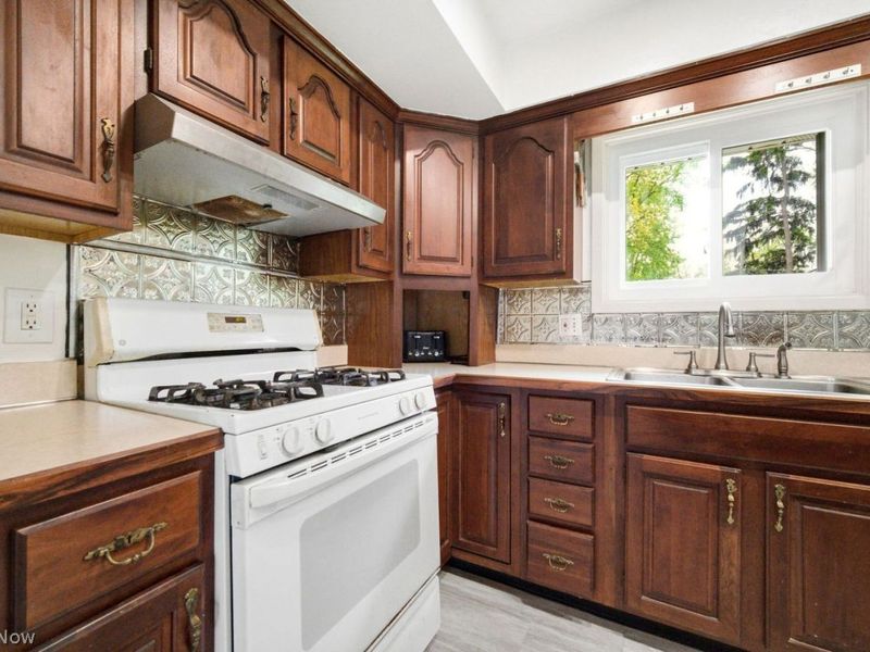 6620 Vallevista Drive , Mayfield Heights, OH 44124 Photo 8