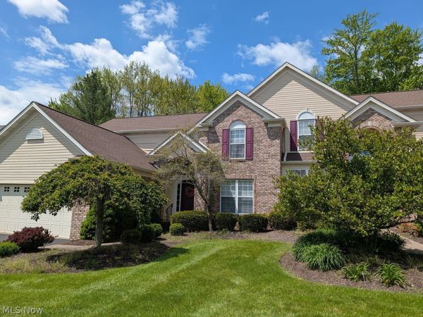 615 Magnolia Lane , Chagrin Falls, OH 44023