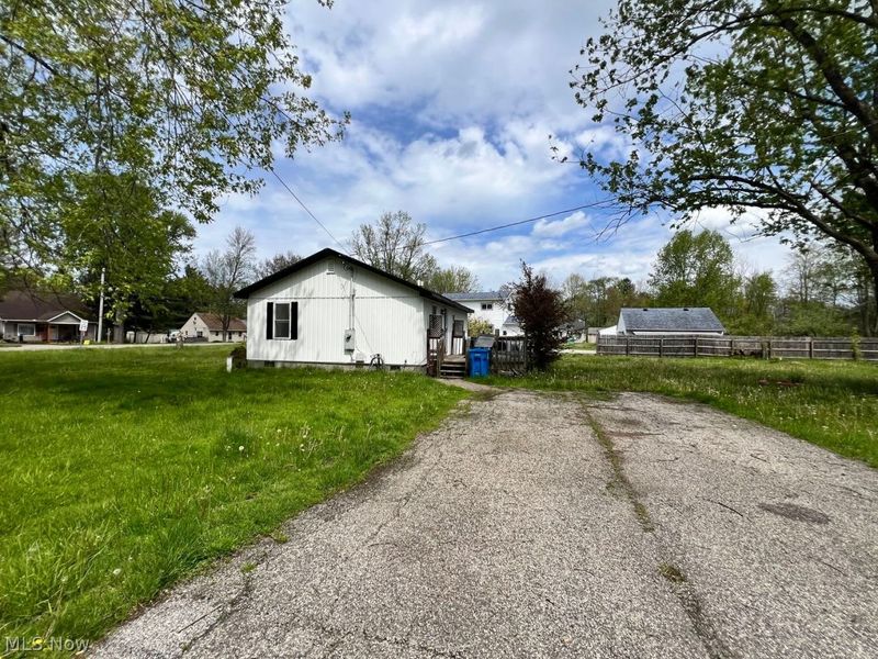 Burton, OH 44021 Photo 2