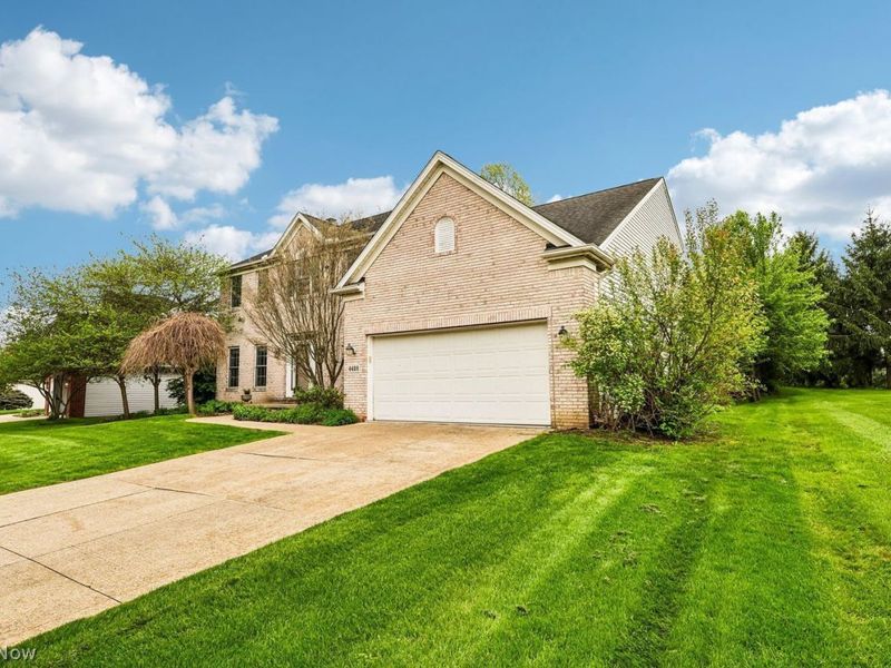 4428 Wyndham Way, Akron, OH 44321 Photo 2