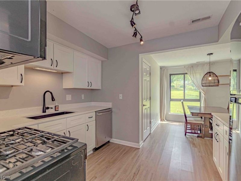 6300 Greenwood, Unit 402, Northfield, OH 44067 Photo 8