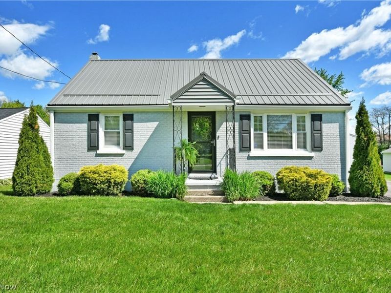 306 Glendola Avenue NW, Warren, OH 44483 Photo 1