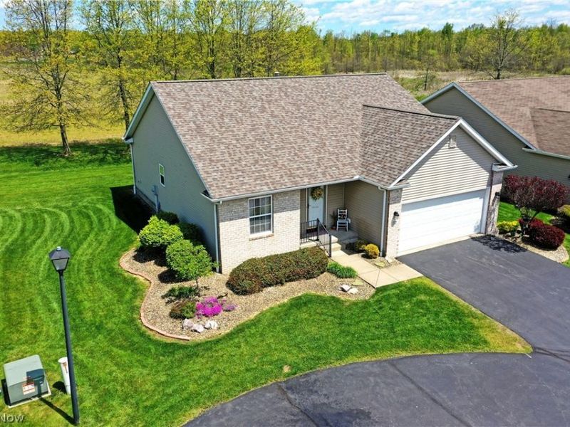 11 Danbury Court NW, Warren, OH 44481 Photo 3
