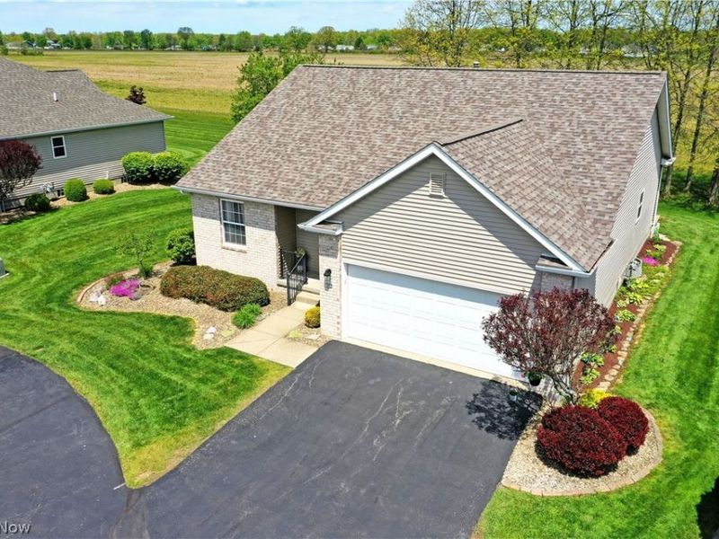 11 Danbury Court NW, Warren, OH 44481 Photo 4