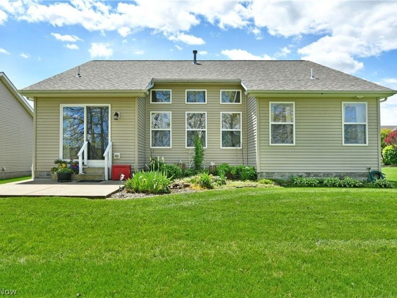 11 Danbury Court NW, Warren, OH 44481 Photo 5