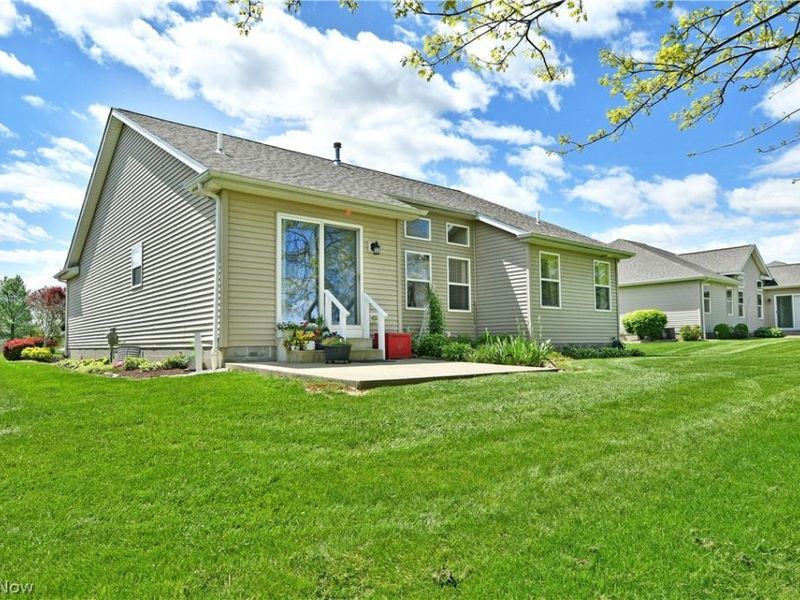 11 Danbury Court NW, Warren, OH 44481 Photo 6