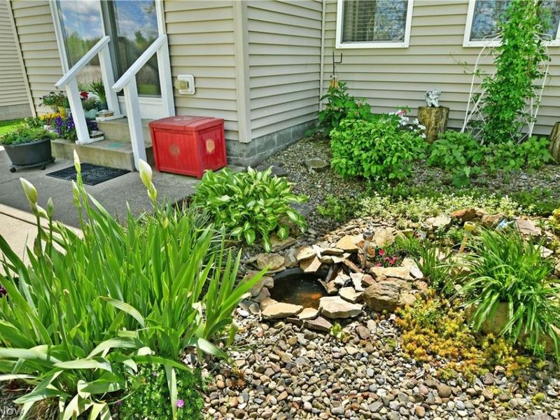 11 Danbury Court NW, Warren, OH 44481 Photo 8