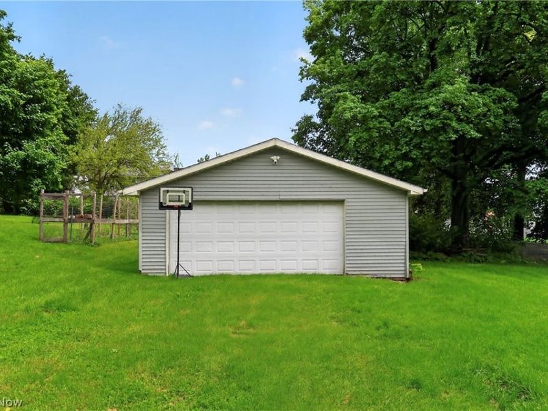 19 S Butler Avenue, Niles, OH 44446 Photo 5