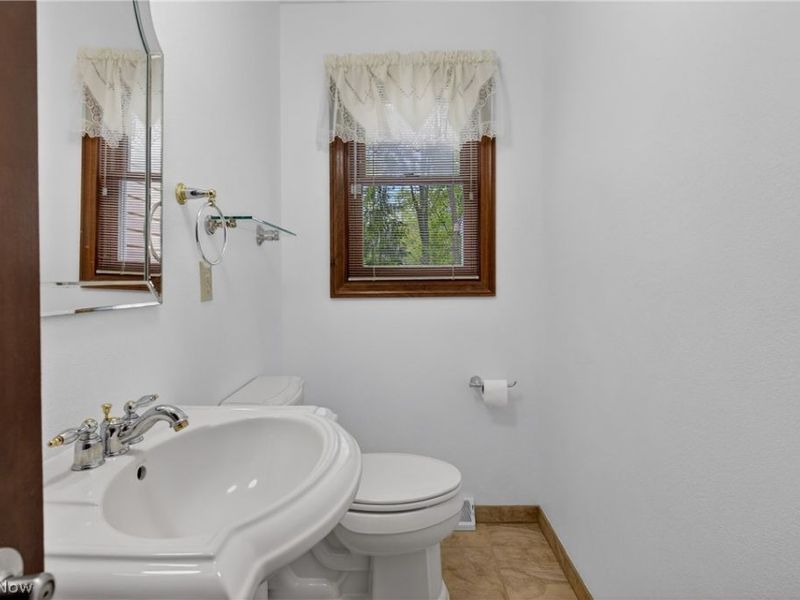 1097 Center Street E, Warren, OH 44481 Photo 24