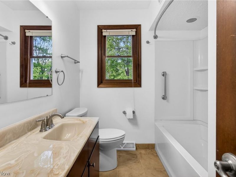 1097 Center Street E, Warren, OH 44481 Photo 25