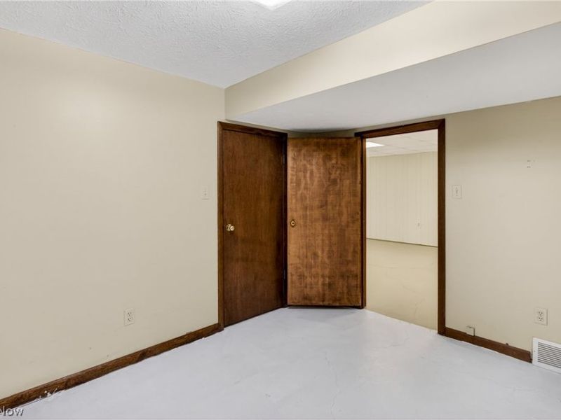 1097 Center Street E, Warren, OH 44481 Photo 35